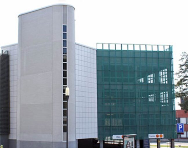 Sairaalaparkin sisäänkäynti Kiviharjuntiellä.